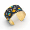 bracelet manchette laiton tissu graphique triangles gris jaune bleu