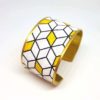 bracelet manchette laiton tissu géométrique cube blanc jaune noir